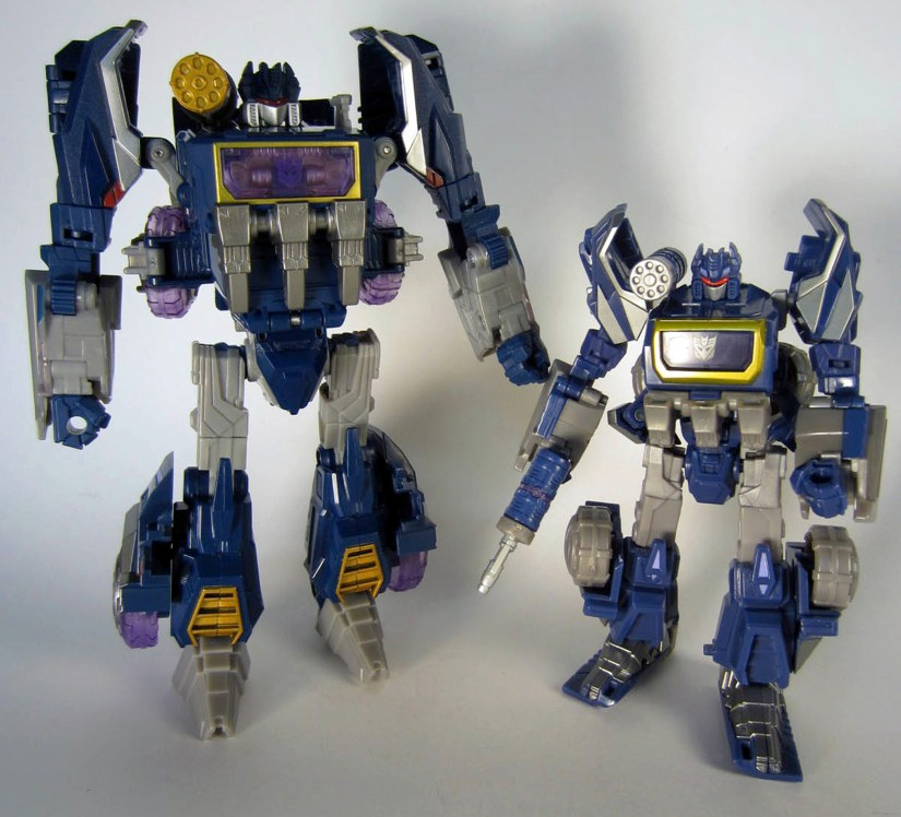 fall of cybertron soundwave toy